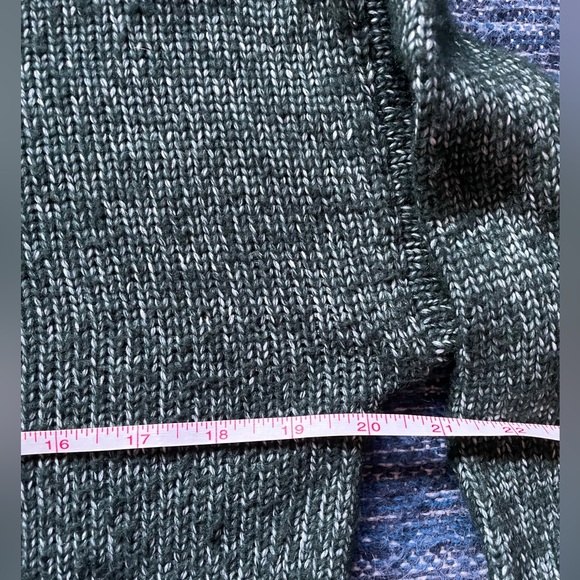 Heather green turtleneck sweater - Picture 3 of 7
